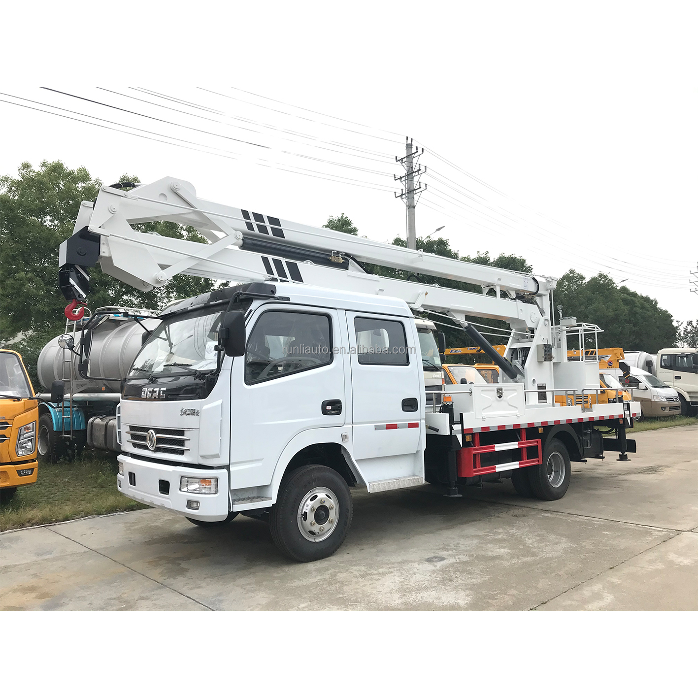 18 Meters Hydraulic Aerial Working Platform Truck ISO9001 CCC Certificate