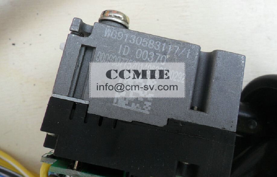 Heavy Truck Cabs Sinotruck Spare Parts , High Performance Car Combination Switch