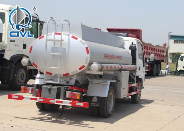New High Performance Petroleum Liquid Tanker Truck 5.65 Cubic Meters / Oil/Fuel