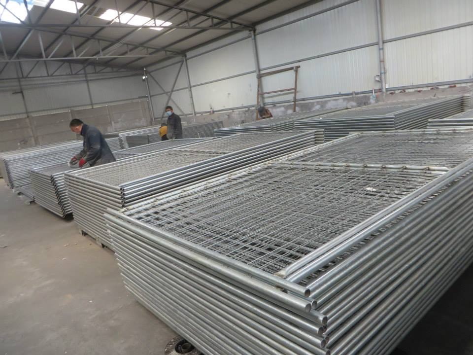 Security Temporary Fencing panels 2100mm x 2400mm 32 pipes 2.00mm thick and diameter wire 4.00mm