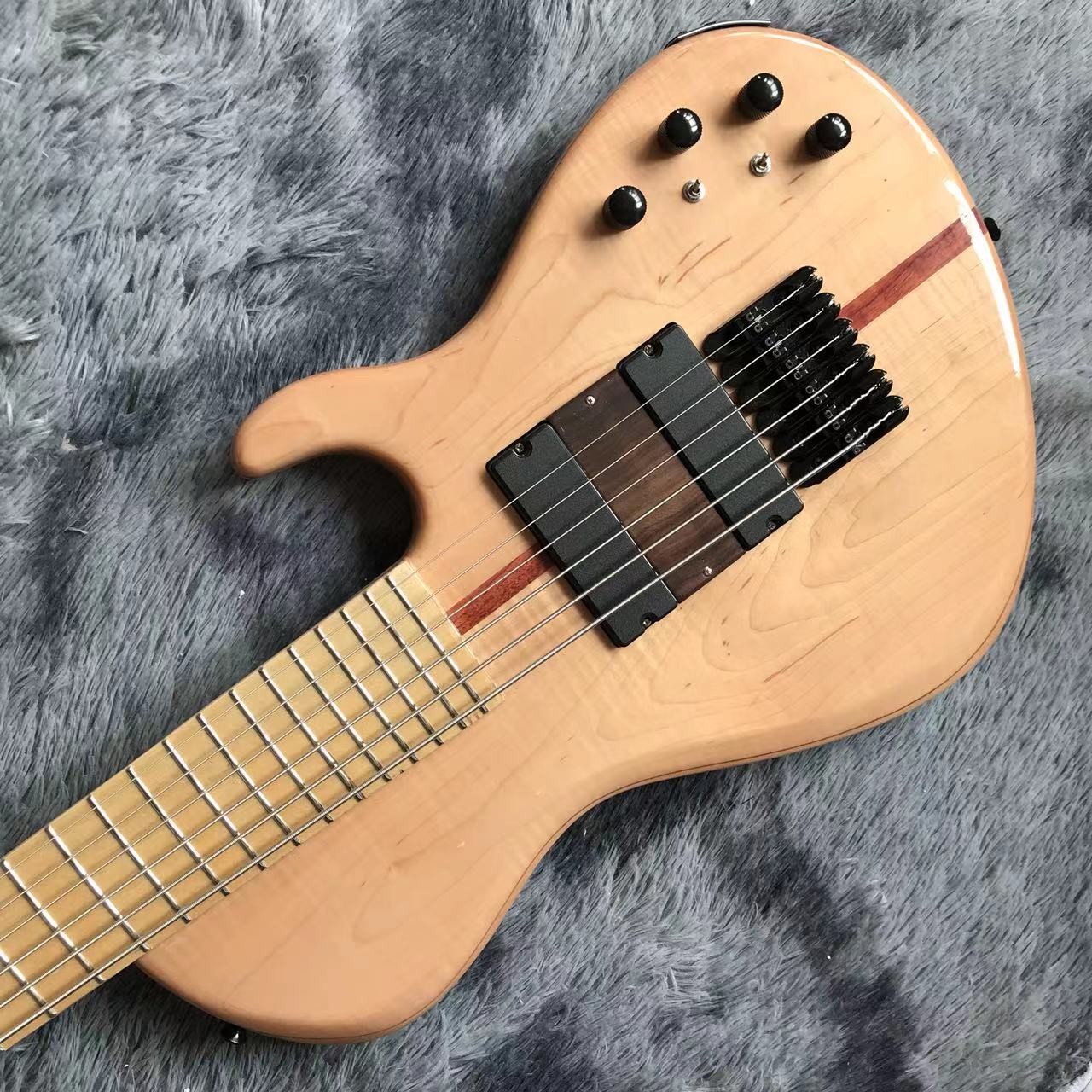 Custom 6 Strings Neck Through ELM Body Electric Bass Guitar with Active Pickup