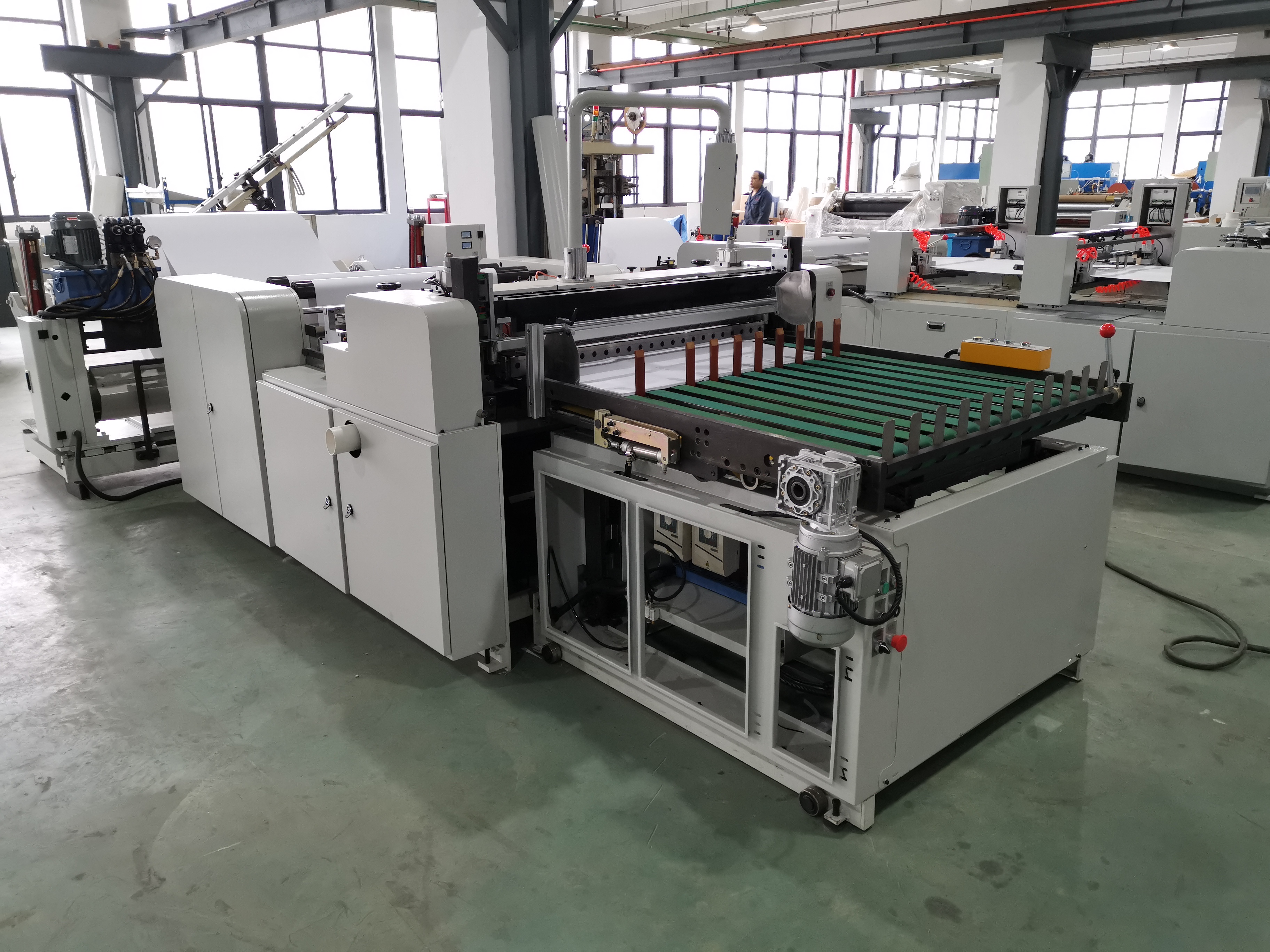 SR-1100D Sheet Cutting Machine And Jumbo Roll Slitting Machine For Diverse Production Demand 380v