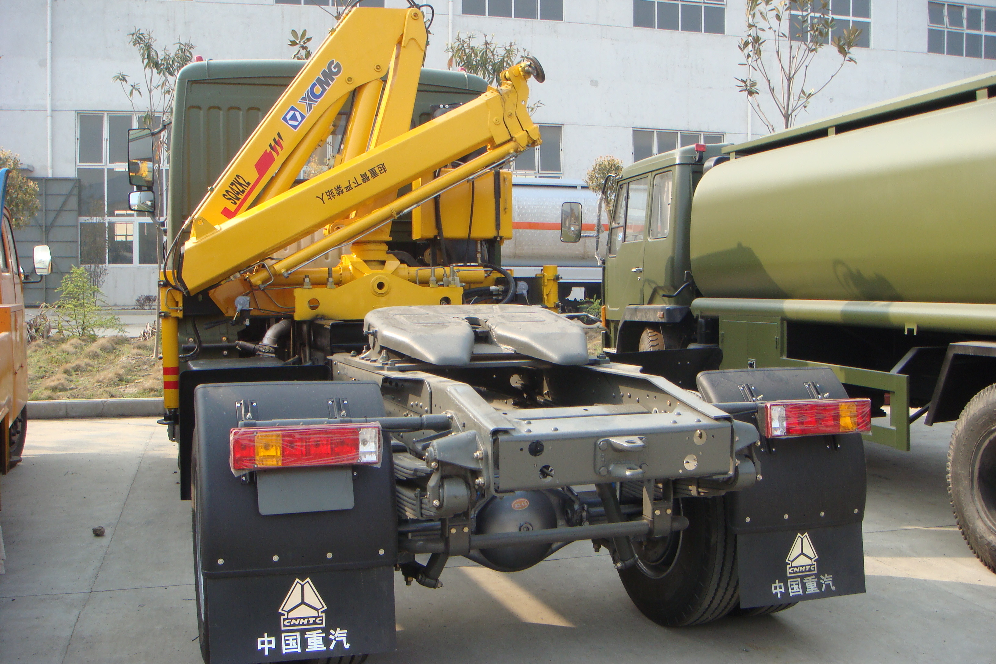 Sinotruk Howo Xcmg 12 Tons Lorry Mounted Crane 6x4 Straight Arm 17m With Warranty