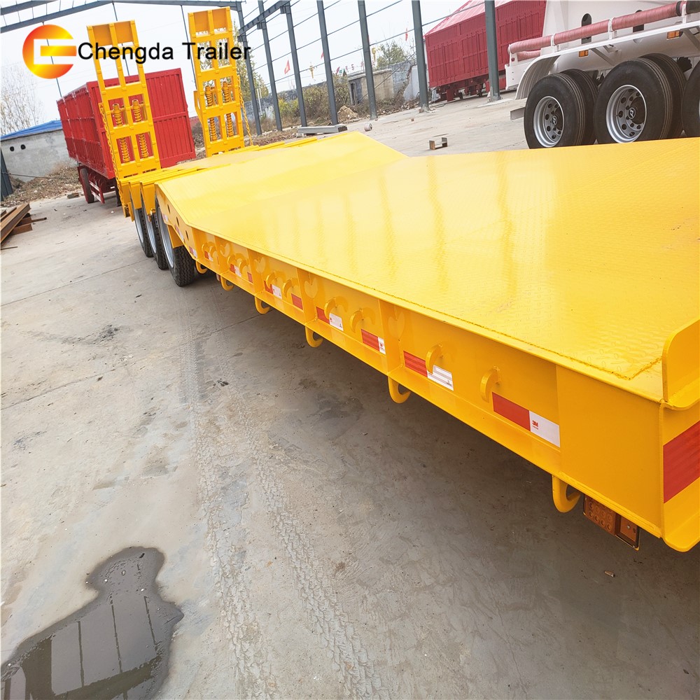 New 3 Axle Semi Truck Lowboy Trailer , 60 Ton Low Bed Trailer For Sale
