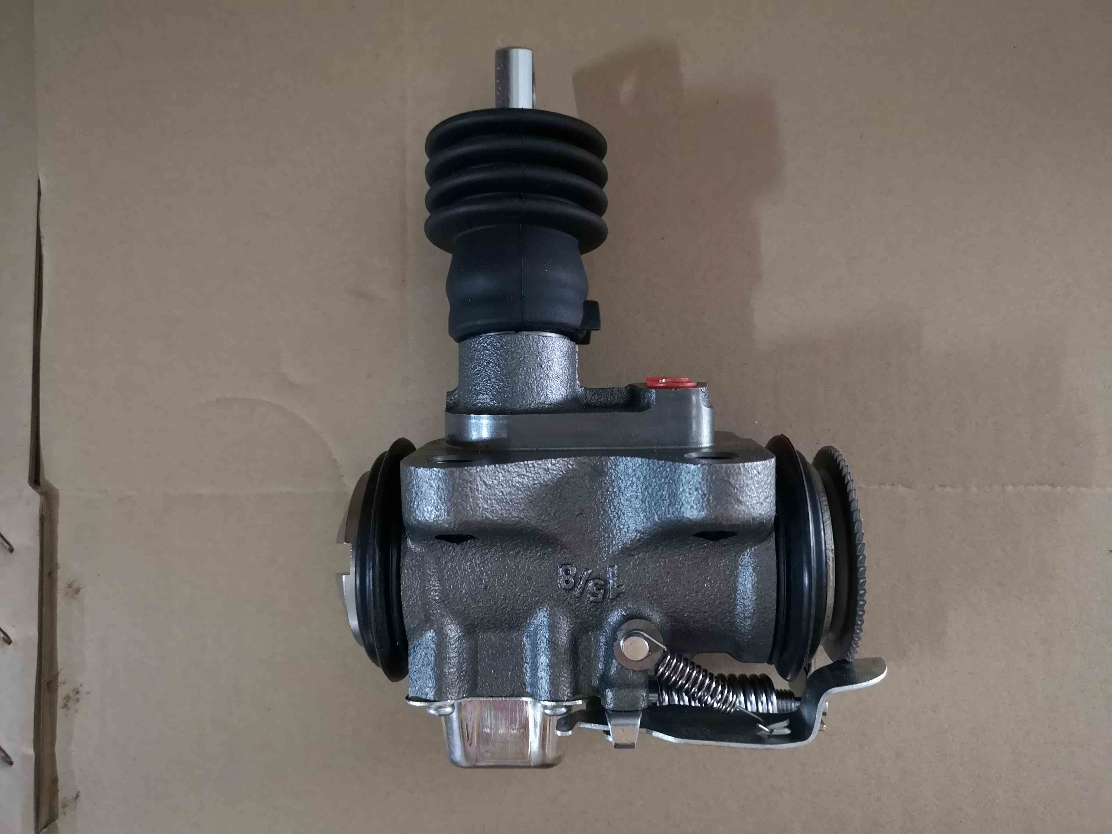 FRR Rear Wheel Cylinder Left Side Backward 8982893680 1476011870 Size 1-5/8 Truck With Hand Brake