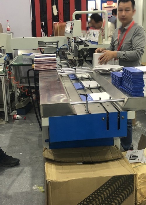 Industrial Automatic Punch And Spiral Binding Machine 800-1800 Notebooks / Hour