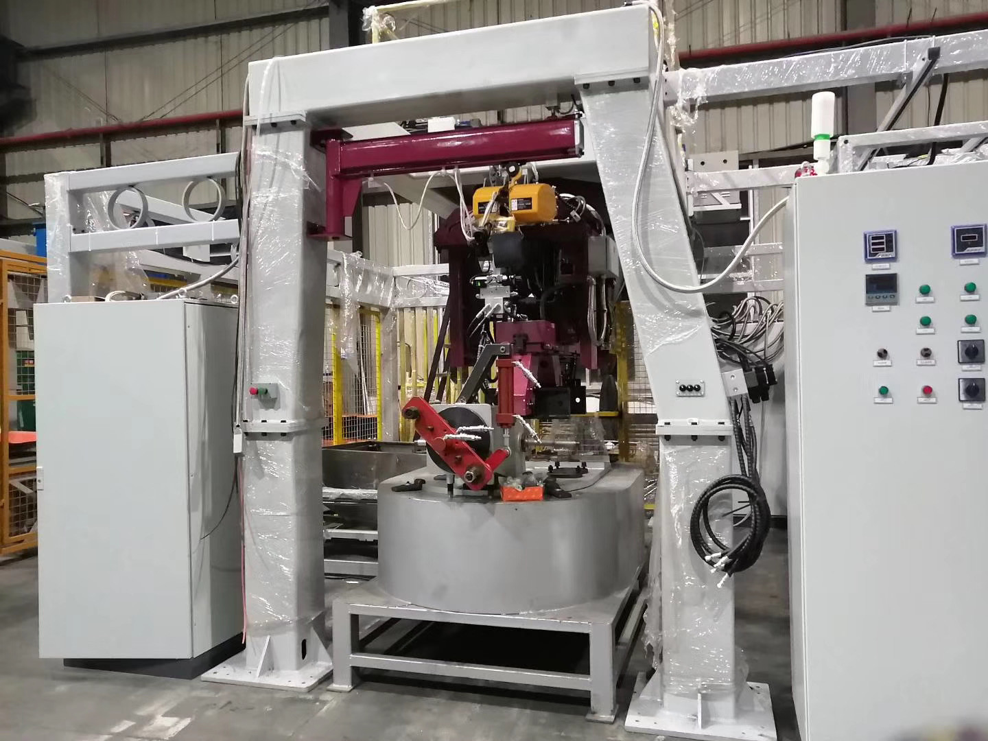 700 Mold 8 Hours Two Manipulators Automatic LPDC Machine Driven By Servo Motor