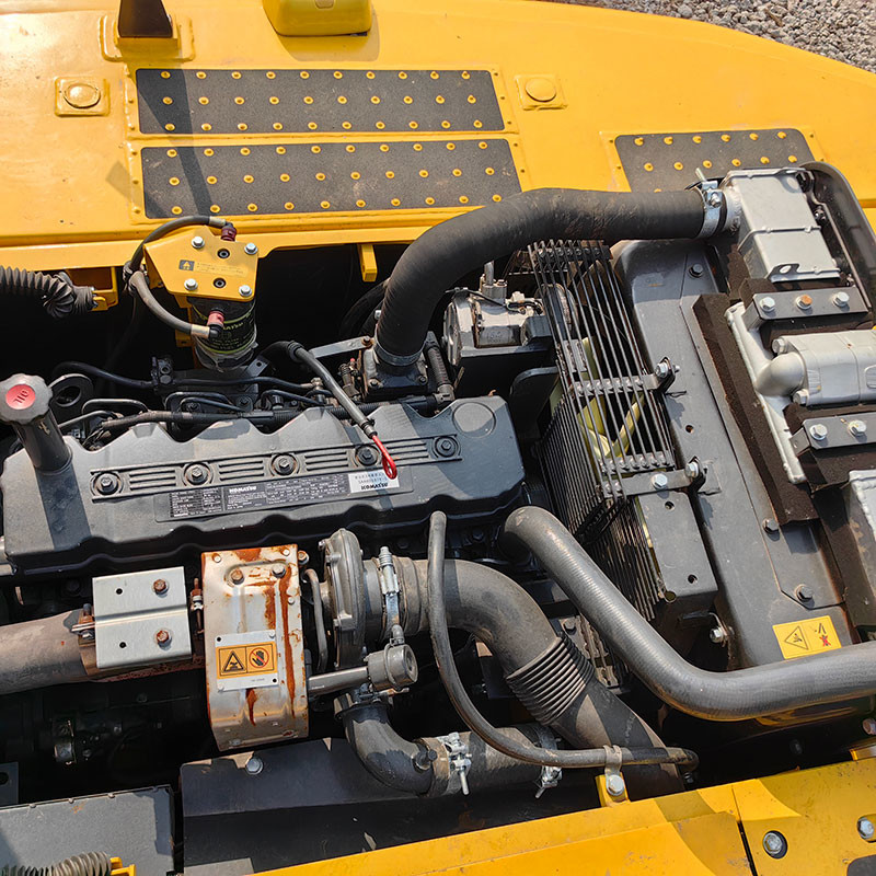 Used Komatsu PC240-8 Excavator 125kw Rated Power Advanced SAA6D107E-1 Engine High Efficiency