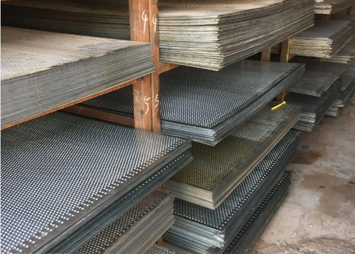 Carbon Steel Perforated Metal Mesh Round Hole Punched Weave Style