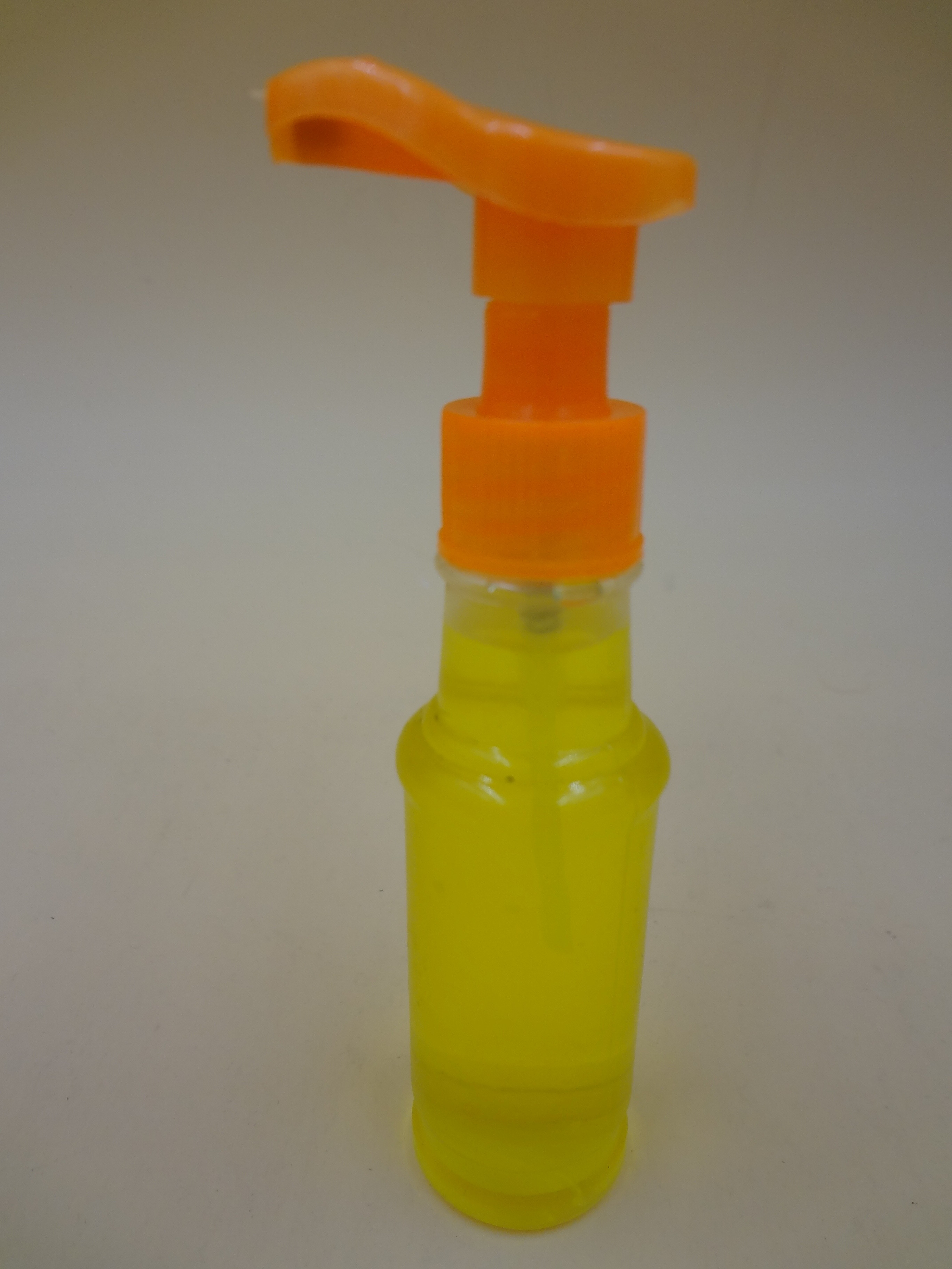 Multi Color Alien Spray Toys Candy / Sweets Mixed Pineapple Flavors 20 Pcs