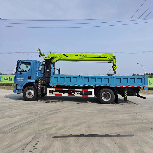 Hot 4x2 12Tons Crane Truck Mounted 220 HP Towing Crane Mounted Truck With 18M Lifting High