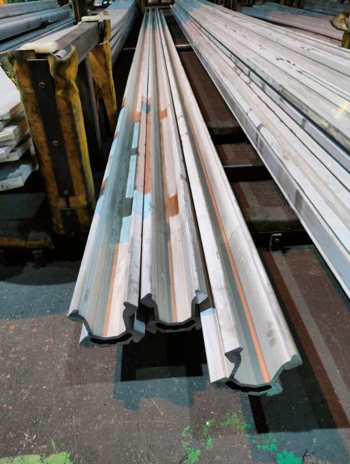 4 Meters Aluminium Extruded Profiles S1D Feed Beam Retractable