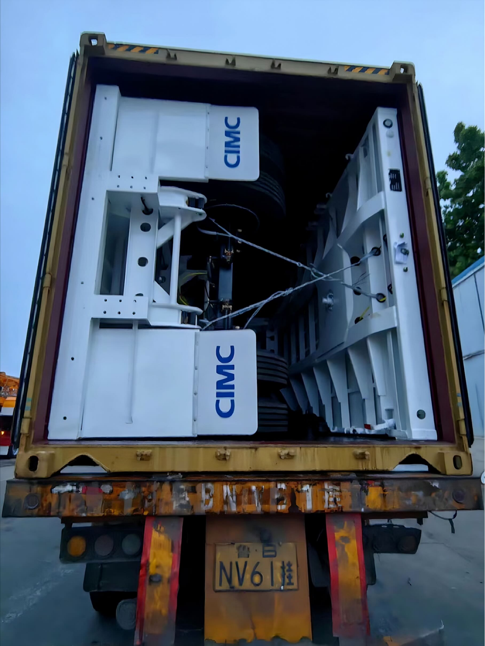 CIMC 3 axle 12400*2610*1550mm customized Design for Timber Coil and Steel Container Haulage Side Column Flatbed Semi Trailer