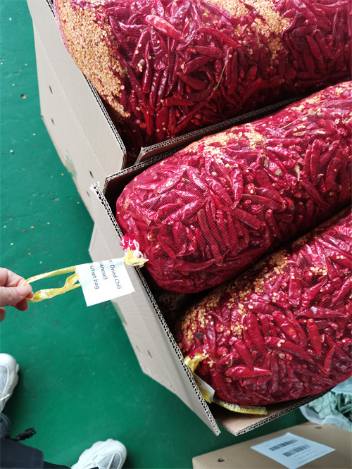 Red Erjingtiao Dried Chilis Spicy Stemmed Dehydrating Chili Peppers