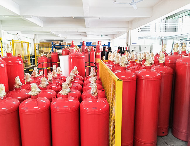 Automatic Hanging FM200 Clean Gas Fire Extinguisher 30kg Spray Nozzle For Quick Fire Suppression.