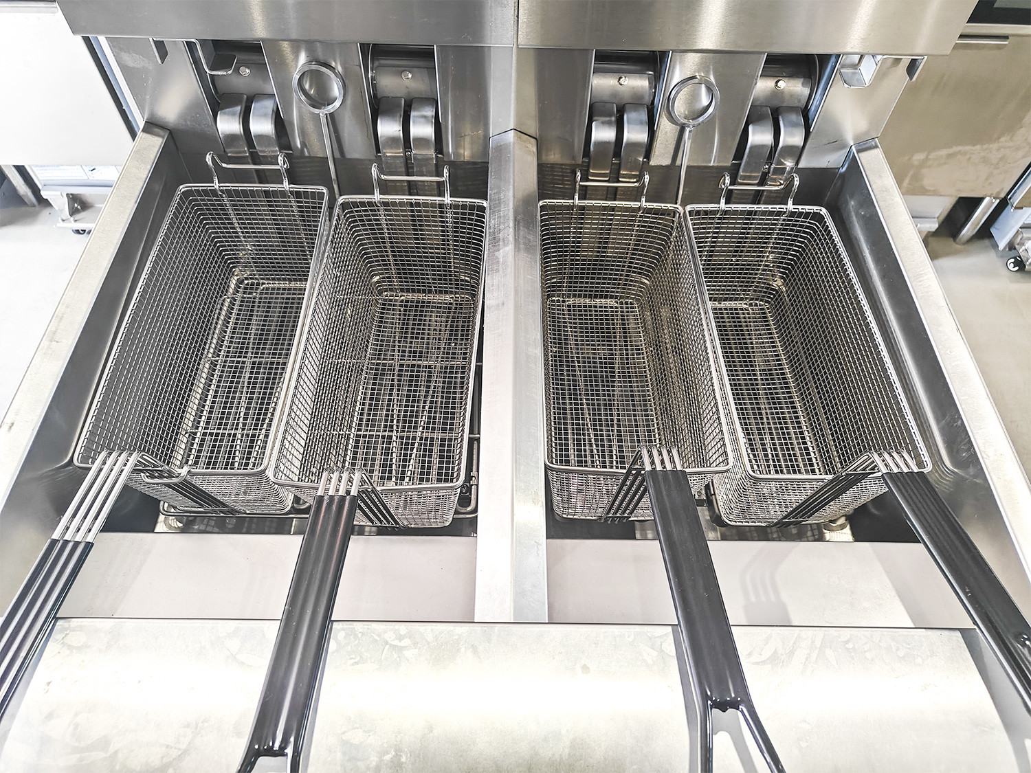28.6kw Double Tank Big Capacity Digital Computer Panel Electric&gas Chips Open Fryer Machine