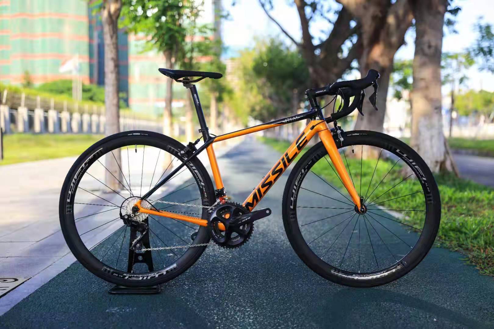 Carbon Fibre Fork Material and Aluminum Alloy Rim Material 700c Road Bike Racing Bicycle
