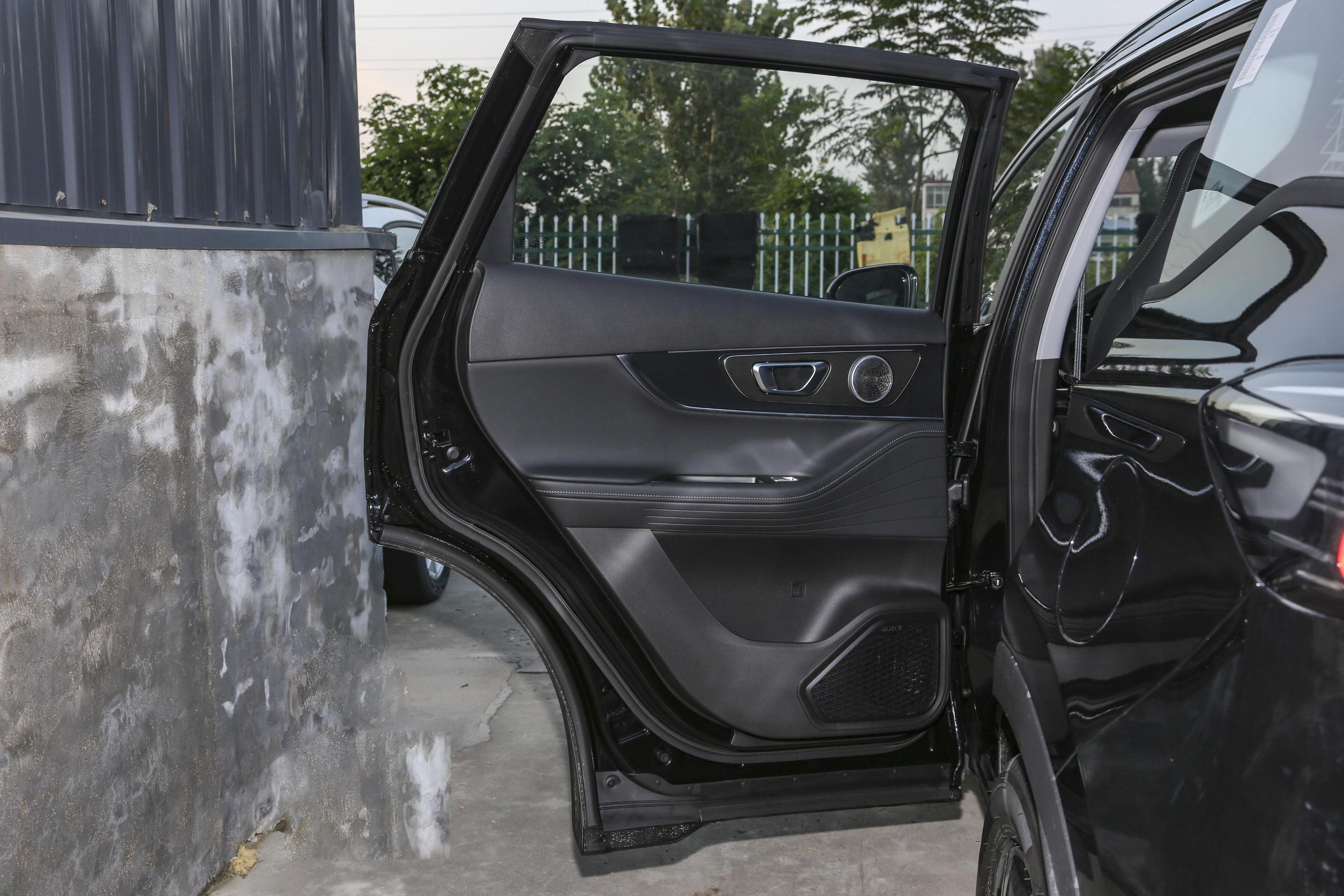 Chery Tiggo 7 PLUS PHEV Left Hand Drive Electric SUV with Ternary Lithium Battery 5-Door 5-Seat SUV