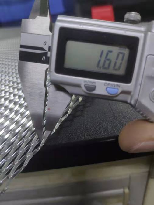 IEC 60598-1 clause 9.2 expanded metal spacer , Tests for ingress of moisture