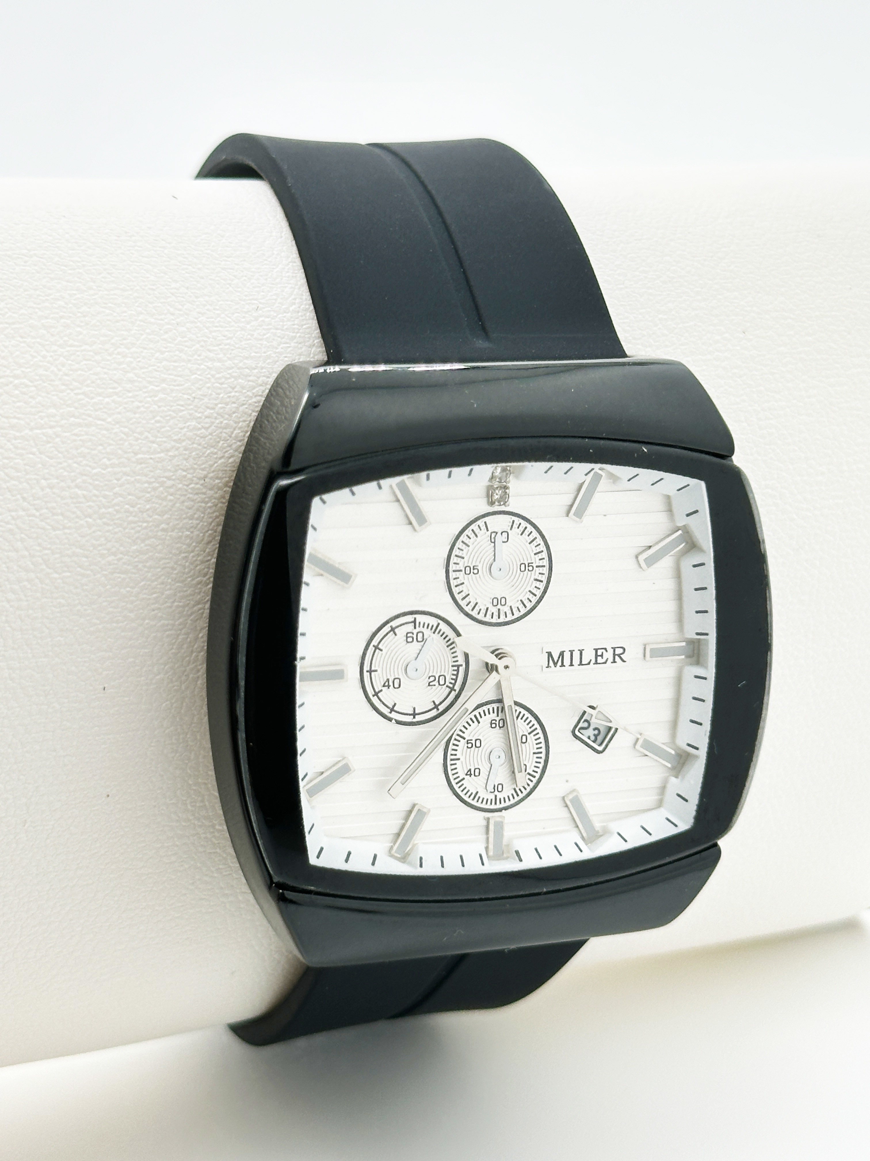 Custom White Dial Luxury Men's Watch Multiple Color Analog Display