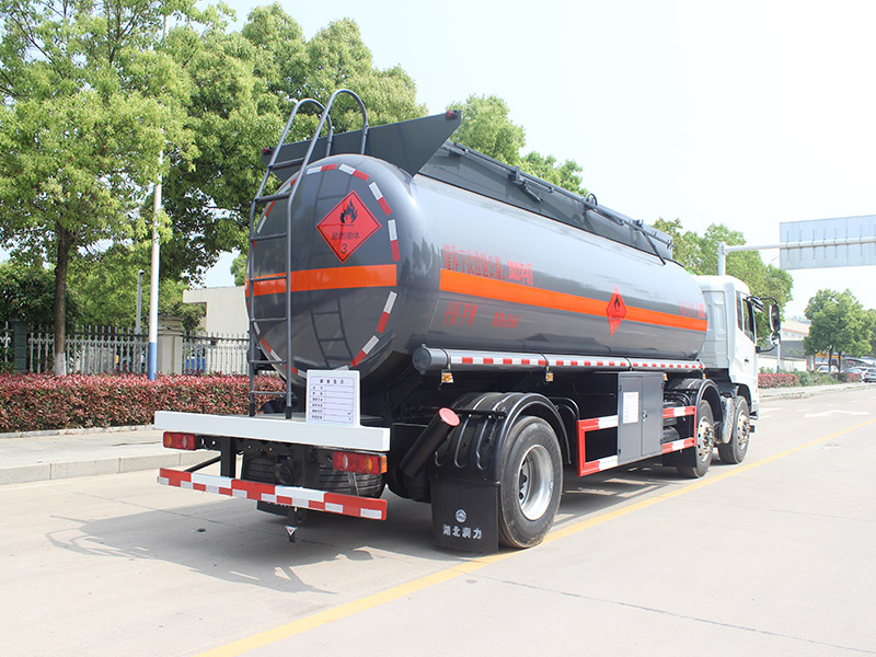 Dongfeng Tianjin Small Axle Flammable Liquid Tank Transporter 15 Tons