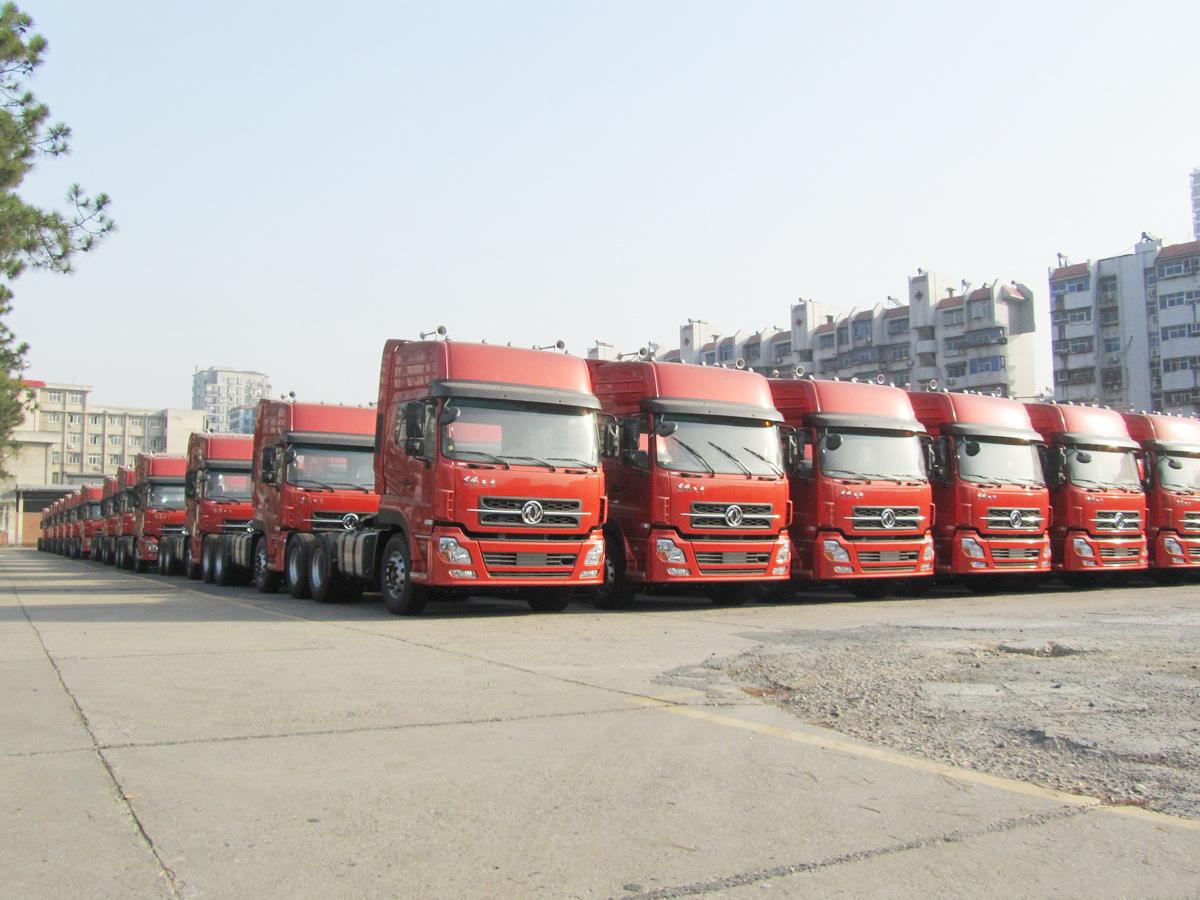 Euro3 Cummins 190HP Dongfeng RHD Camions EQ4126G 4x2 Tractor Truck