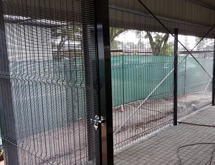 Powder Coated 3.5mm Anti Climb Fencing 358 Prison Mesh Security 2.4m Height