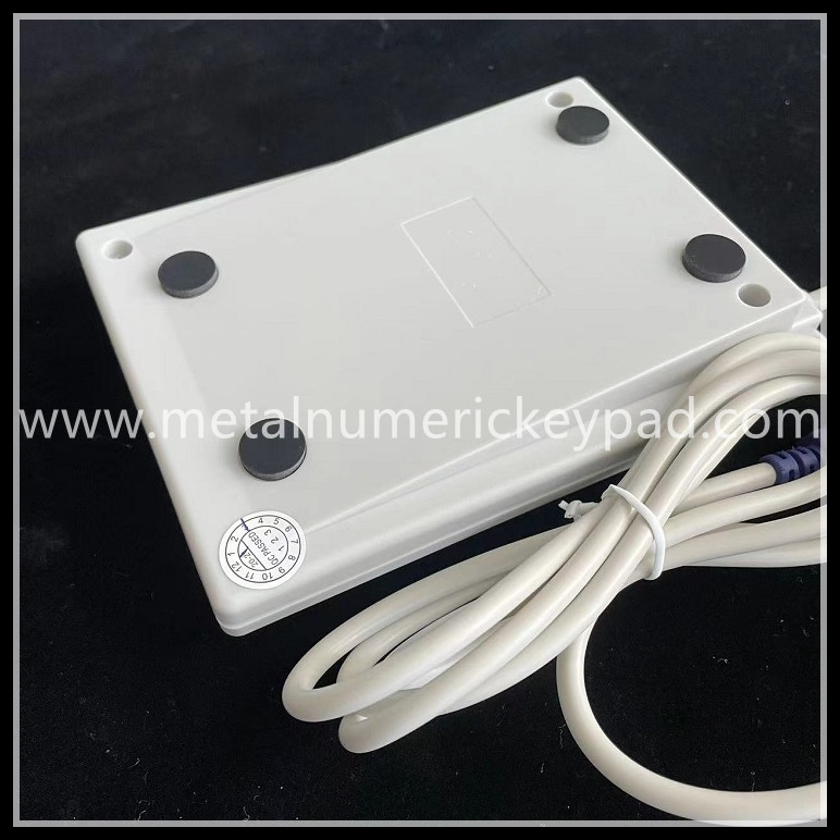 White Bank Counter 1.5m Plastic Numeric Keypad Computer Numeric Keys