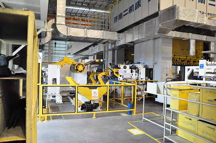 clamping feeder