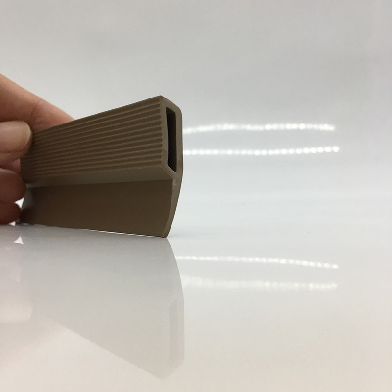 Easy-to-Install Rubber Wall Cove Base with Toe Choice from RAL Code or Pantone Code