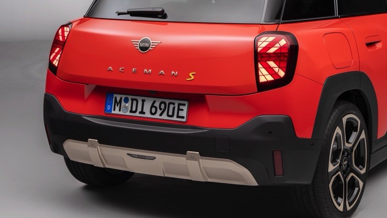 All New All Electric MINI Aceman SE 54.2kwh Battery With A Powerful 215hp & 330N.m Motor 7.1s Acceleration Of 0-100km/h