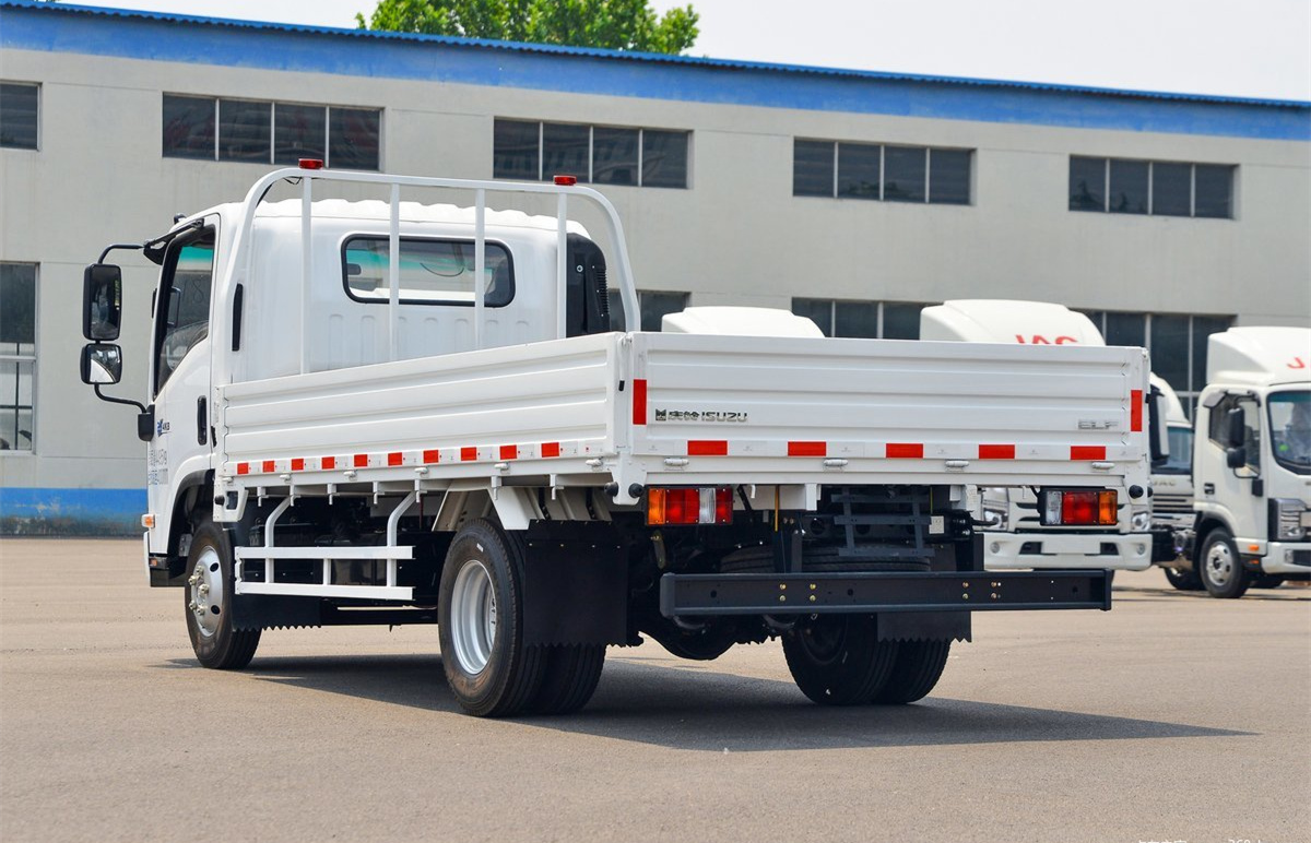 Customizable Isuzu Mini Cargo Truck 4x2 Single Cab Lorry Light Truck 5 Tons for Sale