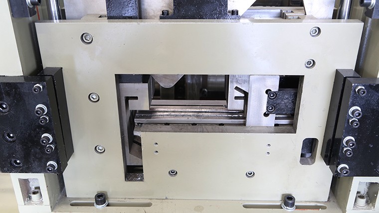 Aluminum C Z Purlin Roll Forming Machine With 15 Groups Main Rollers Auto Change