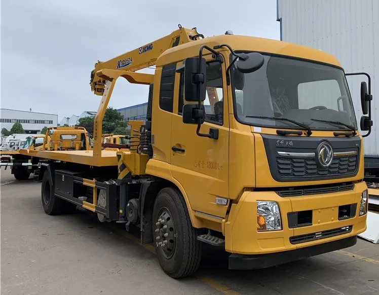 8 - 10 Ton Car Wrecker Tow Truck Platform 6.3T Wheel Base 4500mm Heavy Duty Towing