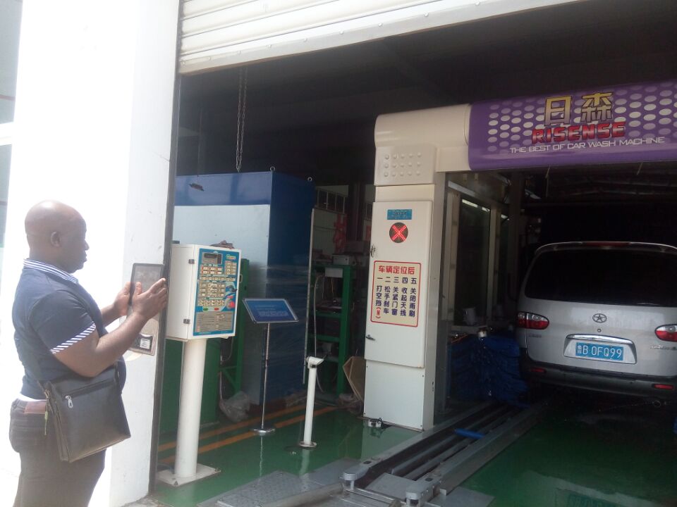 8000*3686*3400mm Touchless Robotic Car Wash With Air Dryer 5 Minute Wash Time