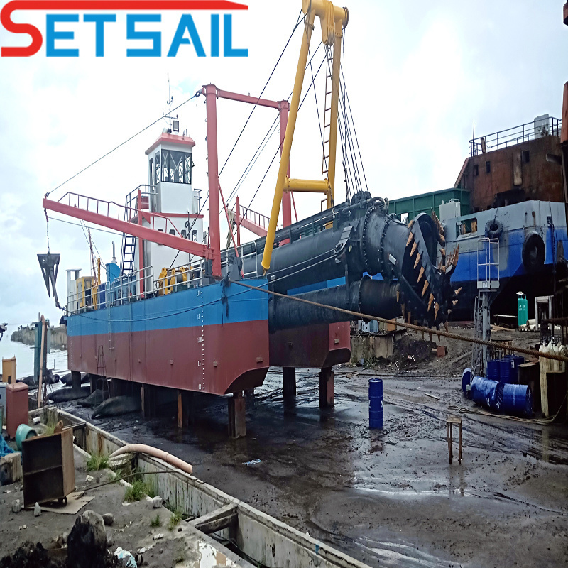 Dredging Depth 18m Cutter Suction Sand Dredger with Underwater Pump