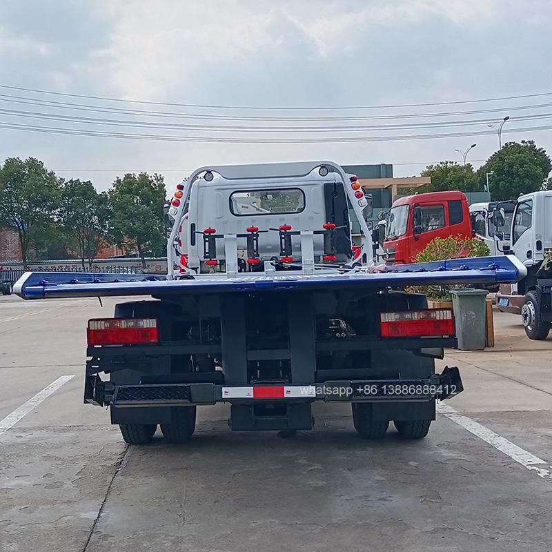 China Dongfeng 4x2 Top Quality Recovery Truck 5T Capacity, Sand-proof Winch, Ideal for Off-Road Salvage