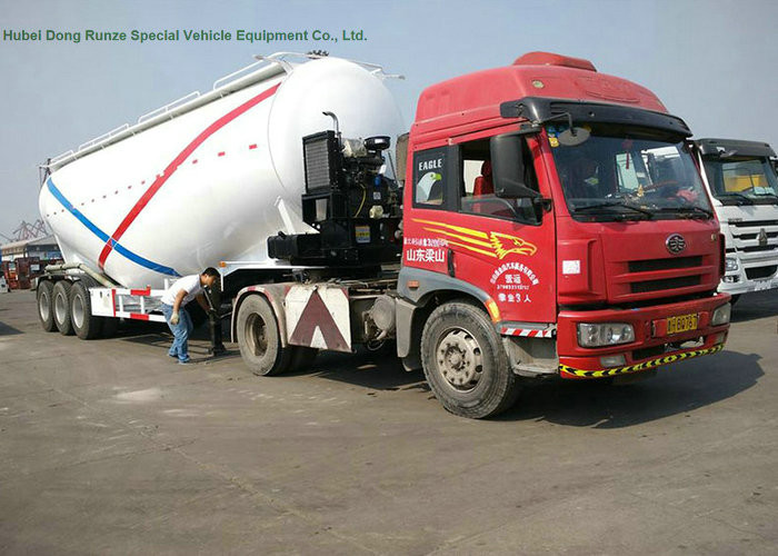 55-70cbm Tri Axle Bulk Cement Tank Trailer With Diesel Engine For Dry Powder Meterial
