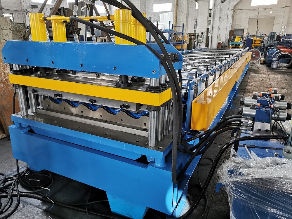 Roofing Tile Forming Machine