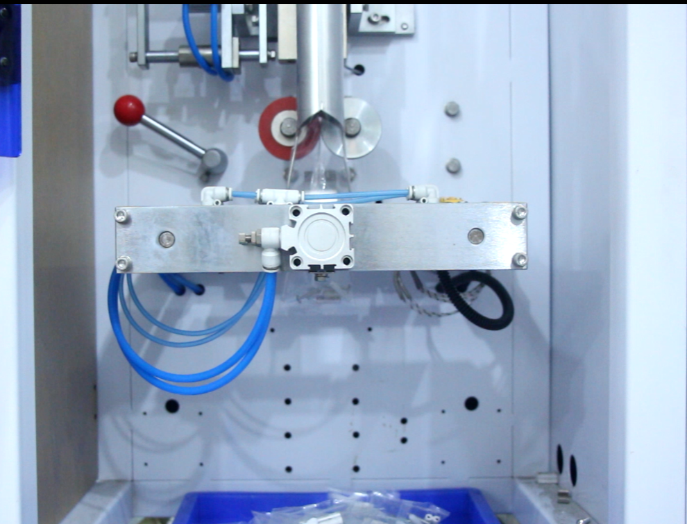 5 Tray Bucket Plastic Bag Packaging Machine GL-B865T Automatic