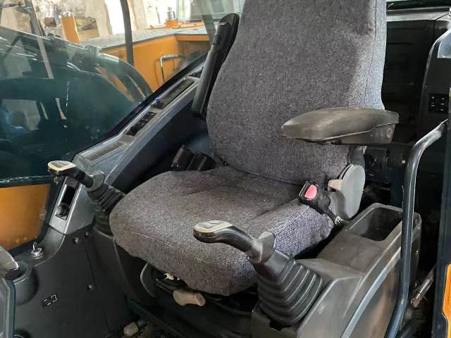Hyundai R225-9T Excavator Cab