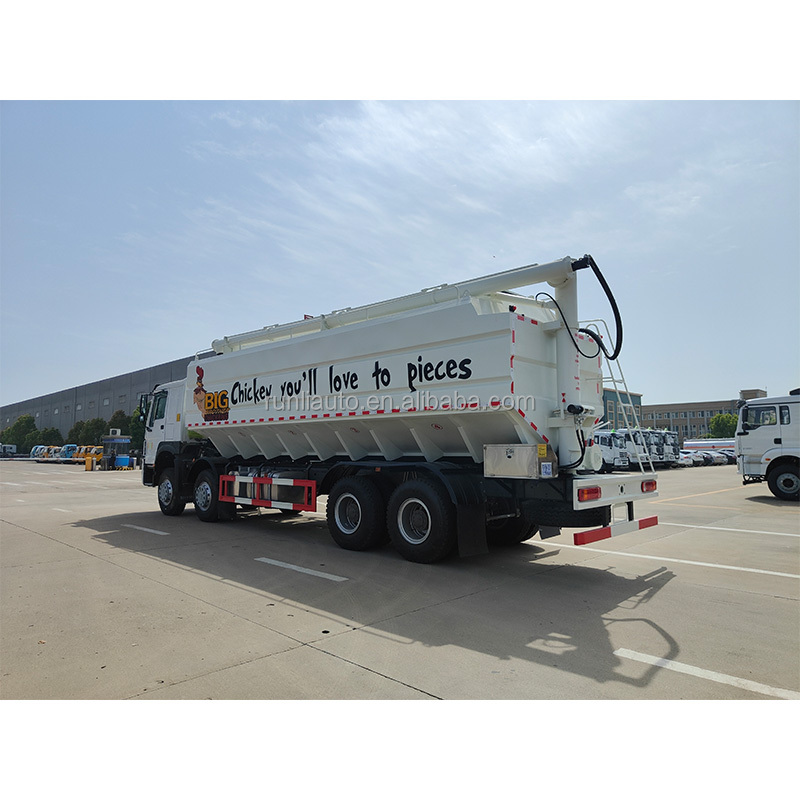 Sinotruk LHD RHD Livestock Feed Truck Animal 6X4 Bulk Feed Truck