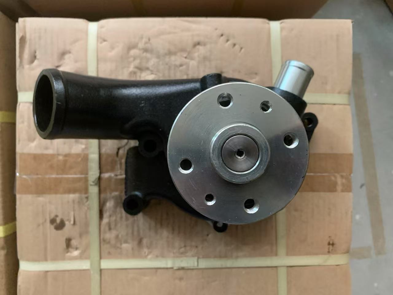 6BG1 Isuzu Water Pump 8-97253028-1 8972530281 Hitachi Excavator EX210 EX100-5 EX120-5 EX130-5