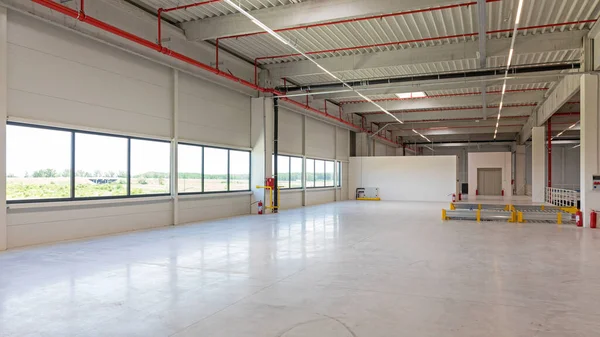 Portal Frame Steel Structure Warehouse , Prefabricated Metal Warehouse Buildings