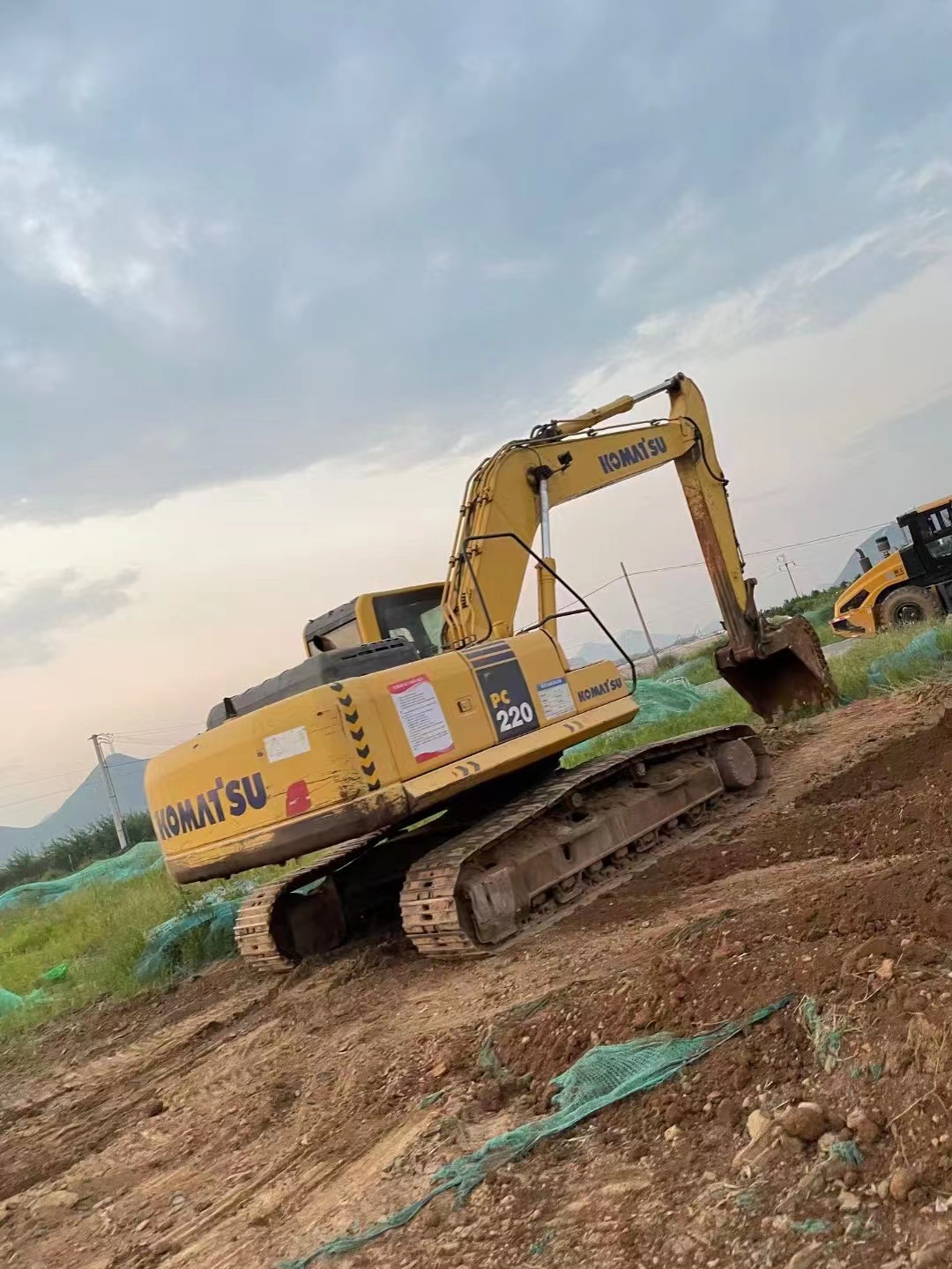 110KW Power Used Komatsu PC220 Excavator From Japan With 23100kg Operating Weight