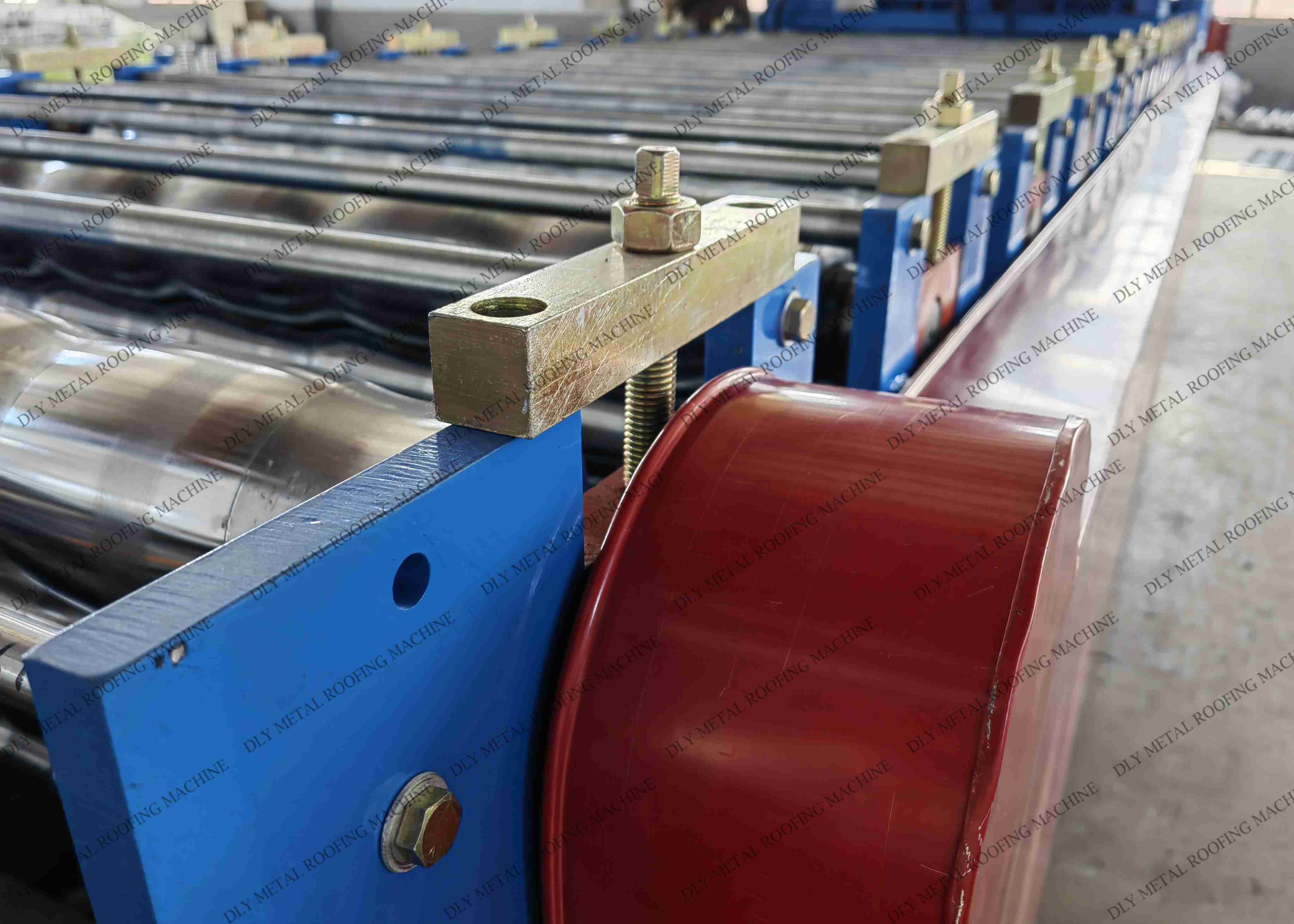 Glazed Automatic Touch Screen Roof Tile Roll Forming Machine 50hz Cr12