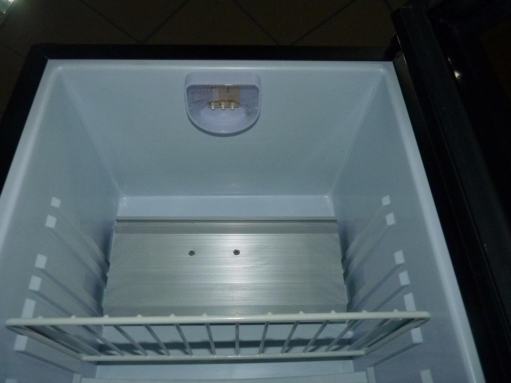 40L Iron Coated 440 * 400 * 550mm Hotel Mini Bars Cabinet For Home