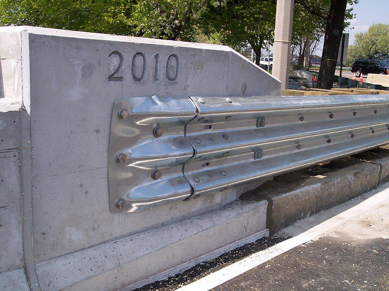 Q235 Steel Custom Color W Beam Highway Guardrail For Outdoor Security Protection