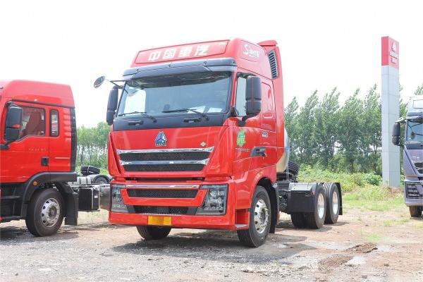 HOWO Heavy Truck 530 Horsepower 6X4 National VI LNG Tractor Truck Shroud Side