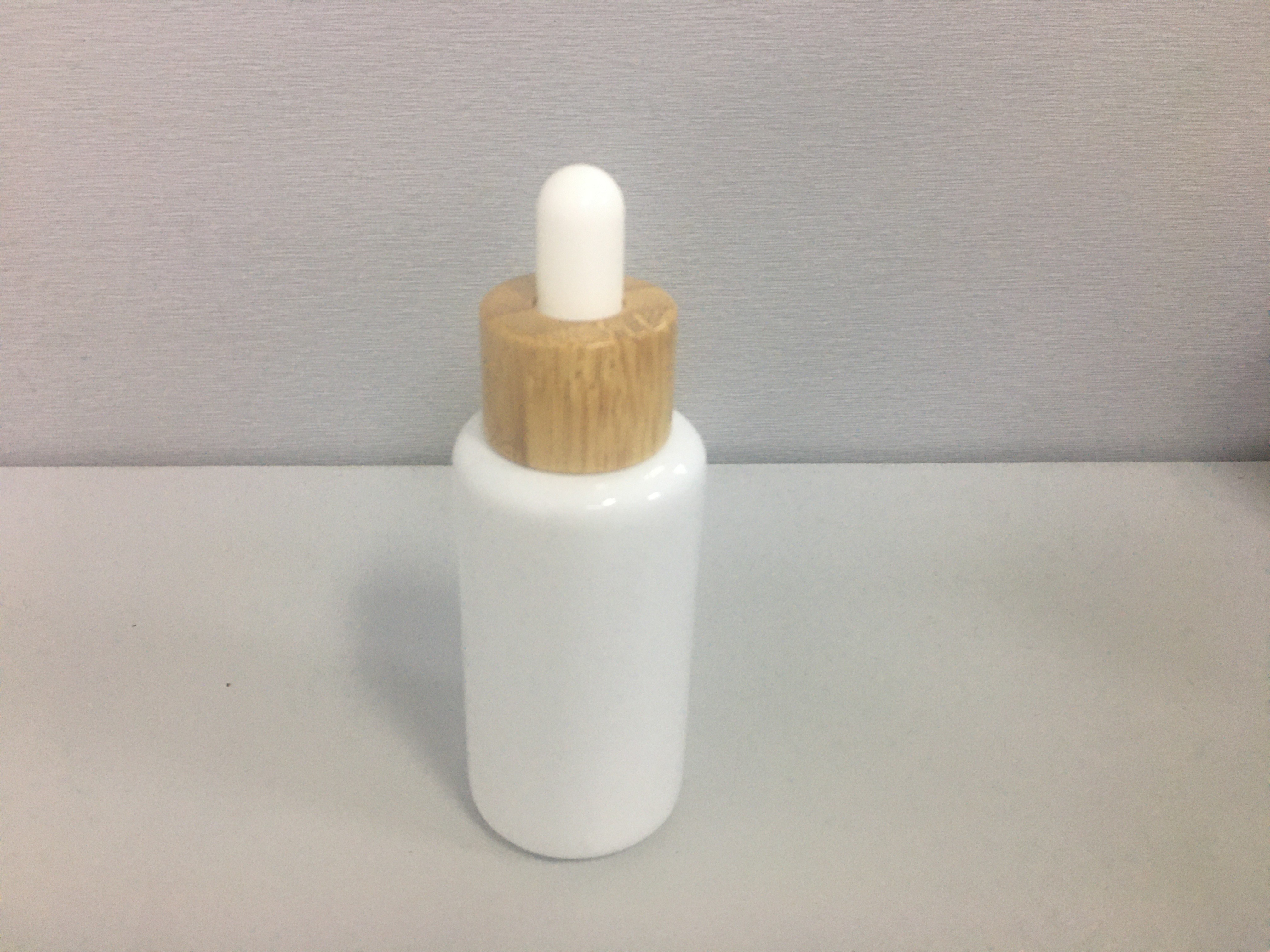 30ml Glass Dropper Bottles hot sell / Glass With Bamboo Collar Essential Oil Bottles OEM